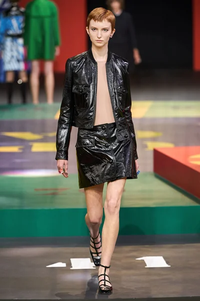 Look 18